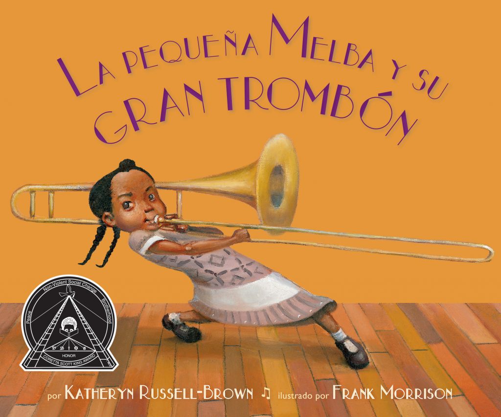Cover of La pequeña Melba y su gran trombón. showing little Melba leaning to the side while she plays her big trombone, which is twice the length of her.